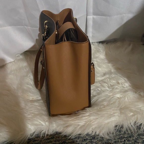 Michael Kors Authentic Purse - Picture 2 of 3